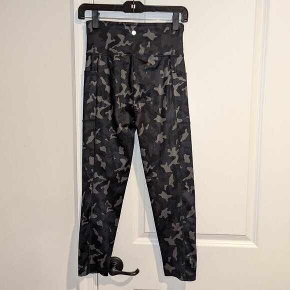 *3 FOR $9* Bally Total Fitness Camouflage Print Cell Phone Pocket Hip Tight Pant - Picture 2 of 4